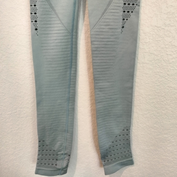 Gymshark Gray High-Waisted Leggings - Picture 4 of 5